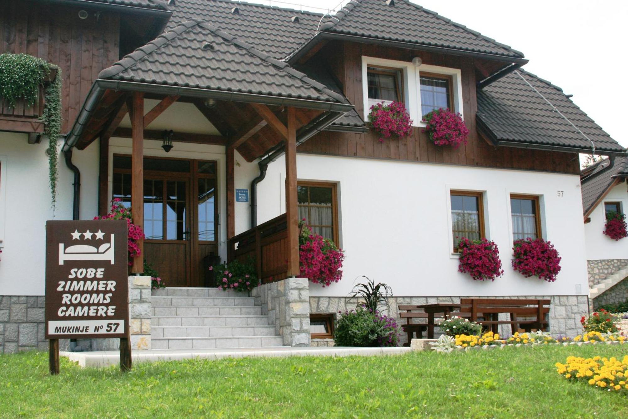 Villa Knezevic Plitvicka Jezera Exterior photo