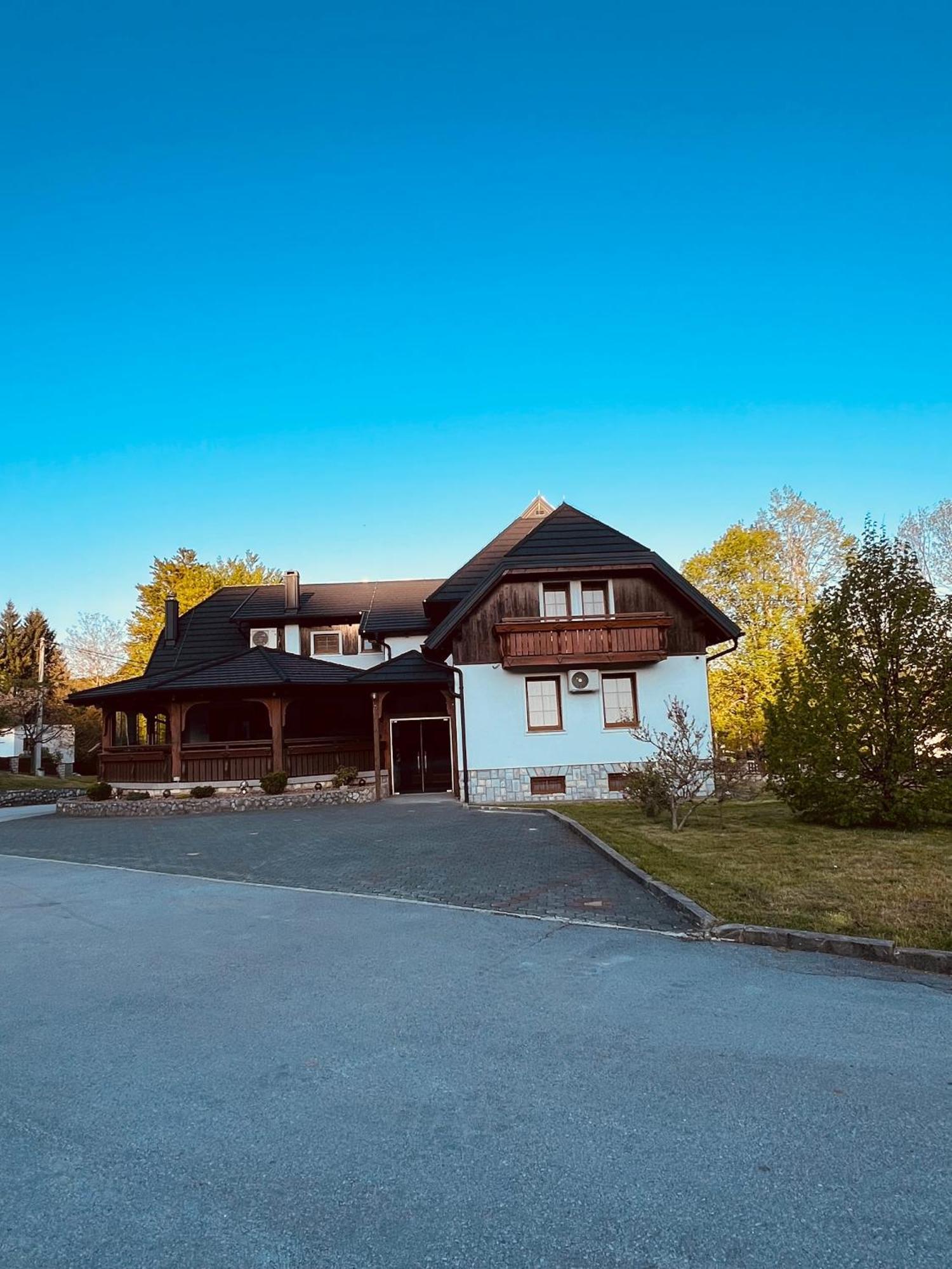 Villa Knezevic Plitvicka Jezera Exterior photo